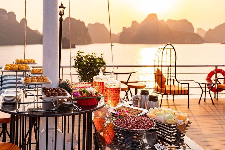 From Hanoi: Luxury Day Cruise Explore Halong Bay, Island, Caves