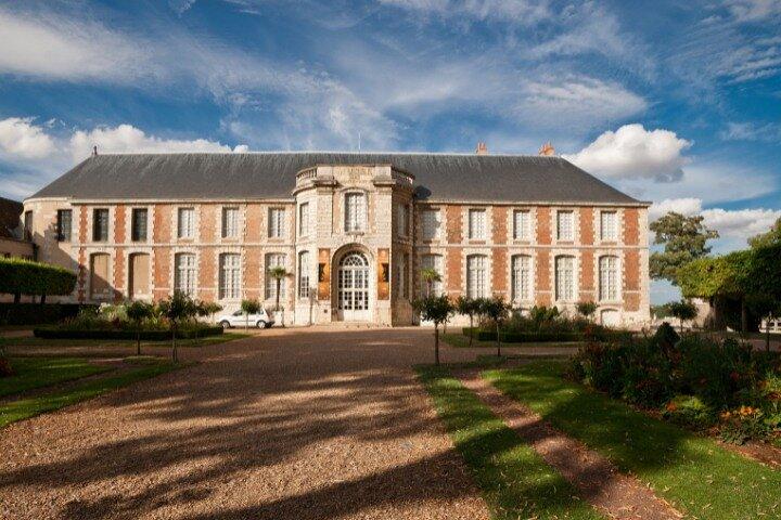 Chartres Self-Guided Walking Tour with an APP