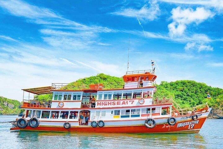 Explore Angthong National Marine Park by Big Boat from Koh Samui