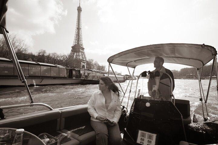Top Private Cruises in Paris with French Champagne and surprises