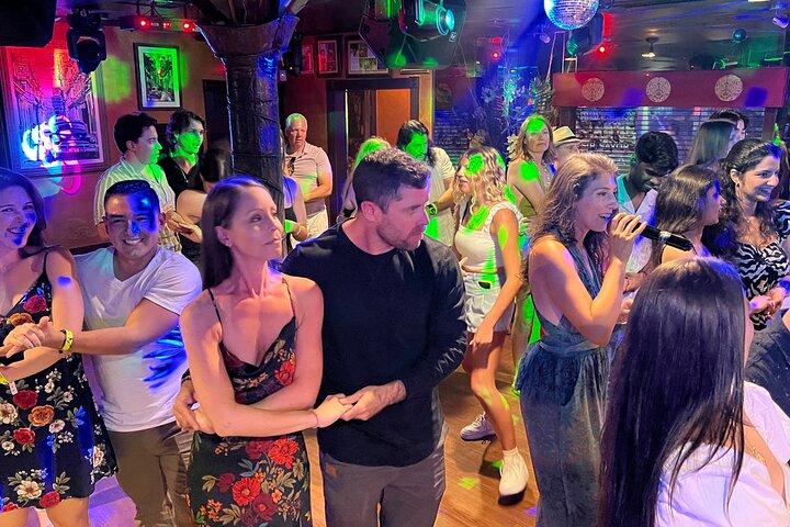 Miami: Sip & Salsa Night with Lessons, Mojitos, Appetizers & Club