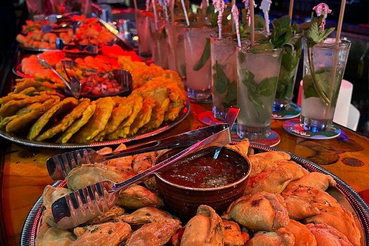 Miami: Sip & Salsa Night with Lessons, Mojitos, Appetizers & Club