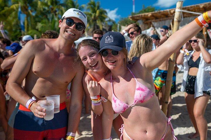 Deluxe Catamaran tour to Isla Mujeres with Open Bar and Lunch