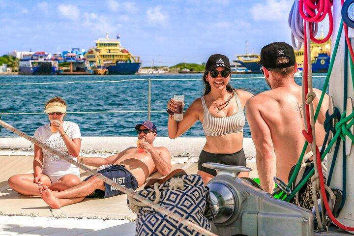 Deluxe Catamaran tour to Isla Mujeres with Open Bar and Lunch