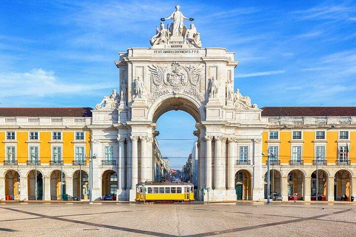 Private transfer from Lisbon to Porto with Tour in 5 cities