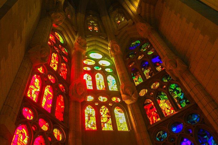 Fast Track Sagrada Familia Guided Tour with Tower Access