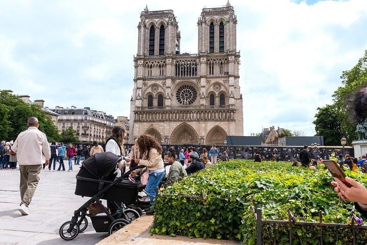 Semi-Private Paris: Louvre Entry + Guided Montmartre & City Walks
