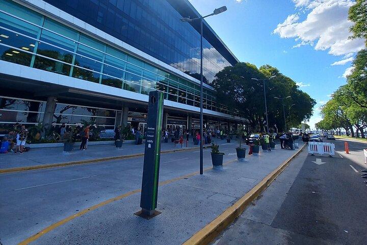 Private Airport Transfer In or Out: Aeroparque (AEP)–Buenos Aires