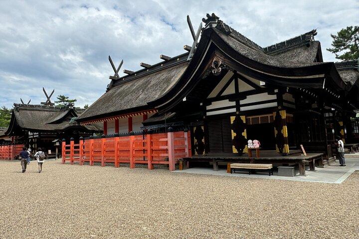 Osaka’s Hidden Gem: Sumiyoshi Taisha Shrine Tour in 90 Minutes