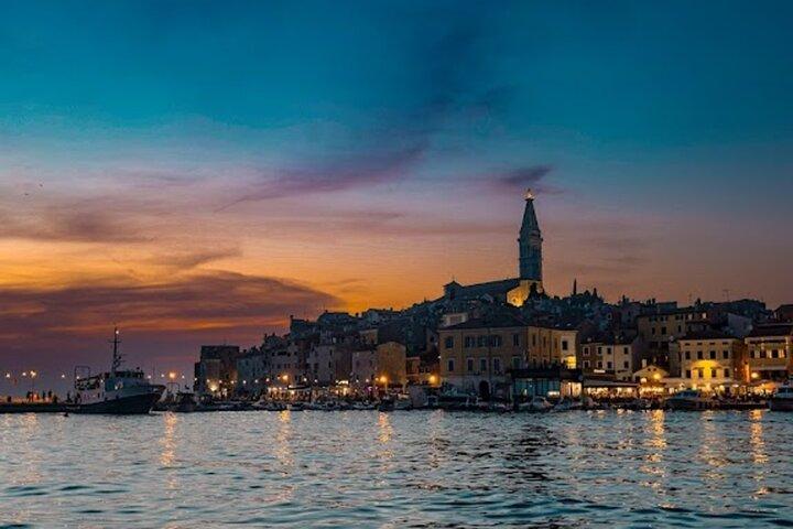 Private Nighttime Luxury Speedboat Tour of Rovinj with Wine