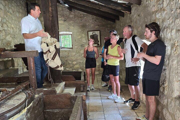E-Bike Tour + Gourmet Snack + Wine Tasting (Small Group)