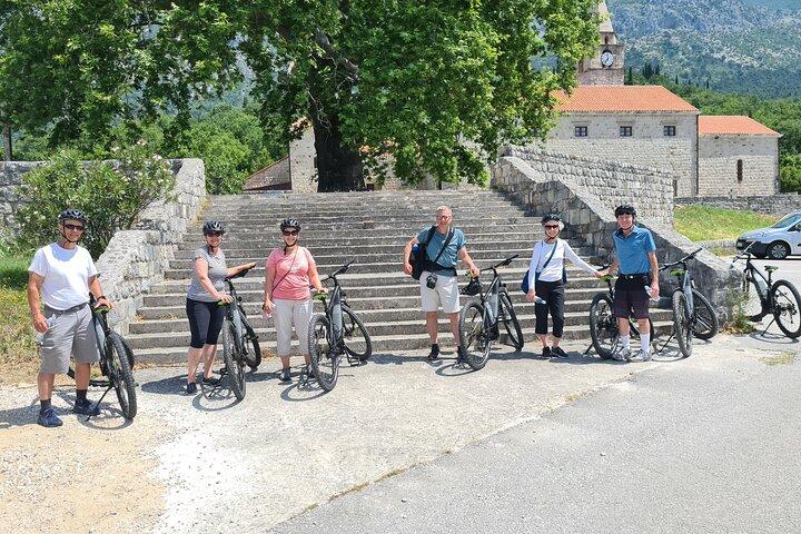 E-Bike Tour + Gourmet Snack + Wine Tasting (Small Group)