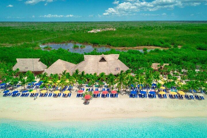 Cozumel: Day Pass Access at KUZÁ Beach Club Experiences