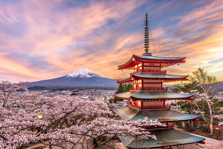 Mt Fuji Lake Kawaguchi and Yamanakako Onsen Tour from Tokyo