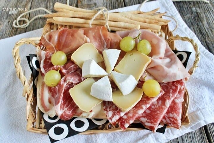 Private Tour: Naples Food Tasting Tour by Vintage Vespa
