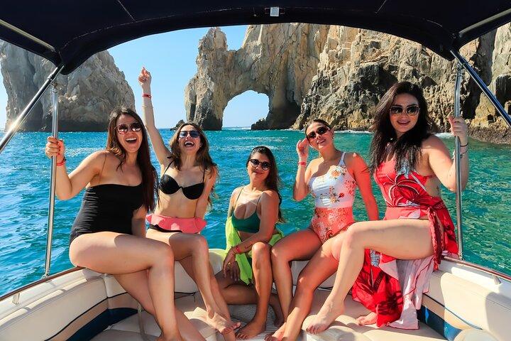 Cabo Yacht Tour to Lovers or Pelícano Beach with Beach Time