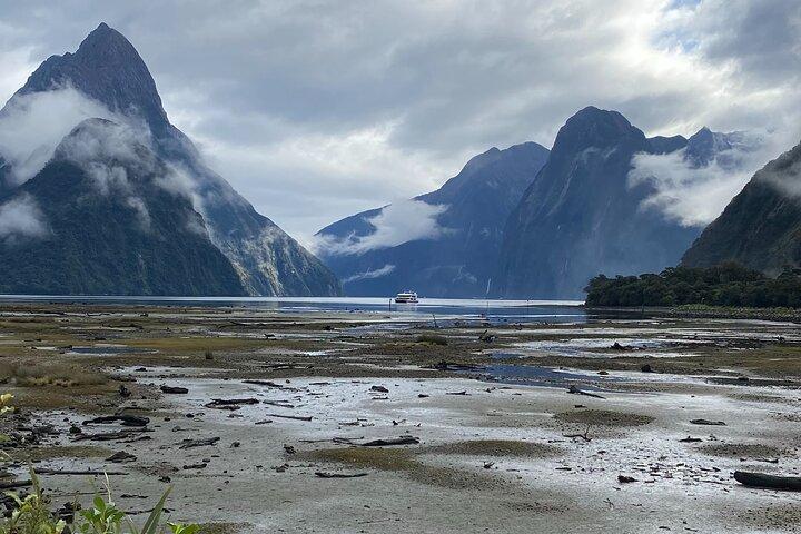 Milford Sound Scenic Flight with Landing from Queenstown