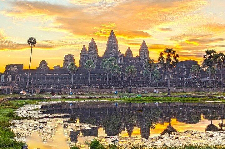 Angkor Sunrise Bike Tour - Breakfast & Lunch included