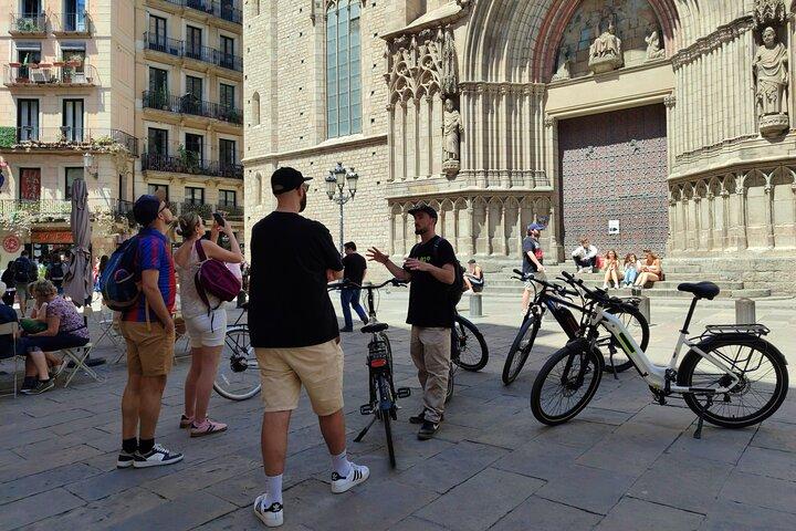 Barcelona: Bike or eBike Tour, Top Sights & Local Insights