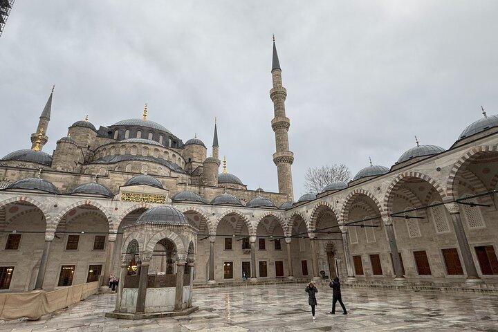 Istanbul Mosques Walking Tour: Hagia Sophia and Blue Mosque