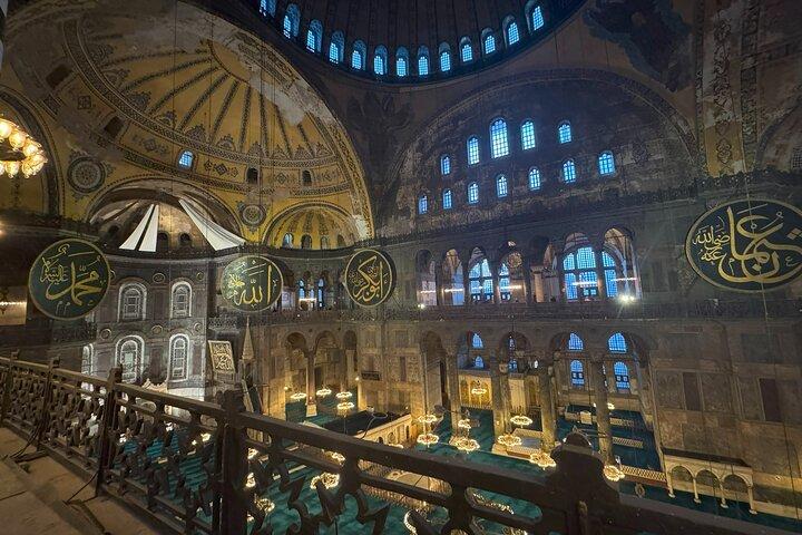 Istanbul Mosques Walking Tour: Hagia Sophia and Blue Mosque
