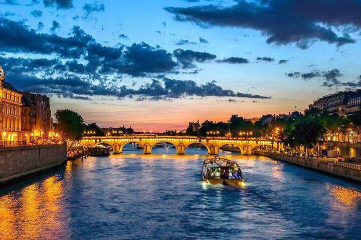 1 Hour Paris Evening Sightseeing Cruise with Illuminations Ticket