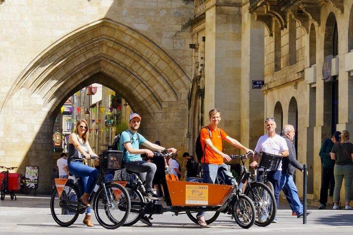 Bordeaux Guided Bike Tour for All Ages with a Local Guide