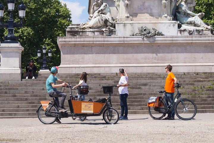 Bordeaux Guided Bike Tour for All Ages with a Local Guide