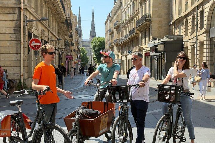 Bordeaux Guided Bike Tour for All Ages with a Local Guide