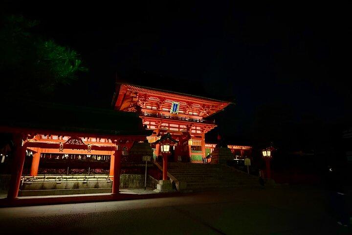 Kyoto Night Walk in Fushimi Inari with 4 Gion Area Highlights