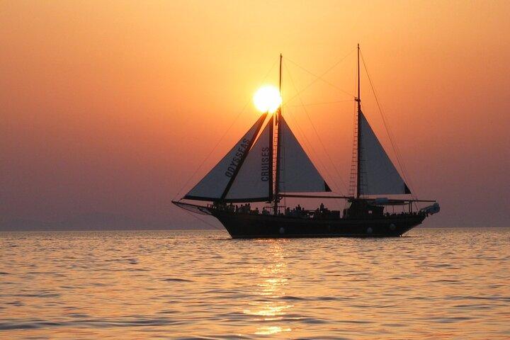 Santorini Sunset cruise