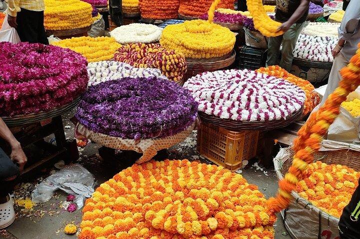 Experience Bangalore Evening City Walk Tour and Market Visit
