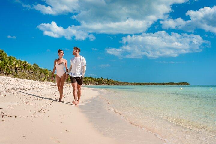 Cozumel: Day Pass Access at KUZÁ Beach Club Experiences