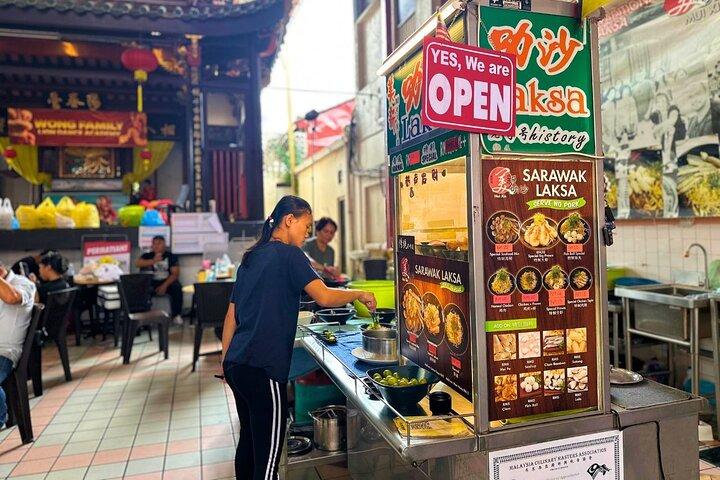 Kuching Foodie Experience Guided Tour with 5 Tastings