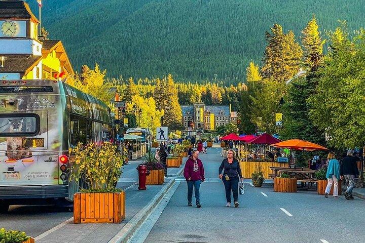 Banff: Gondola, Hot Spring and Three Lakes Tour