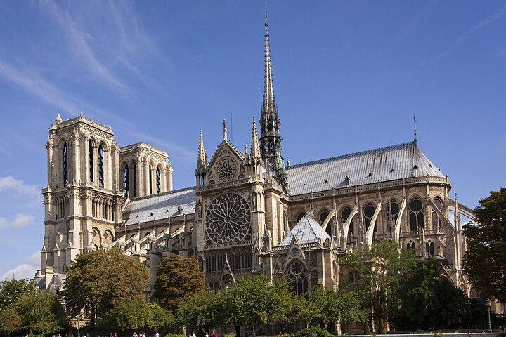 Paris Notre Dame Exterior Guided Tour with Cathedral Access