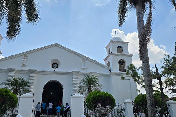 Street Food Tour in Ruta de las Flores and Laguna Verde