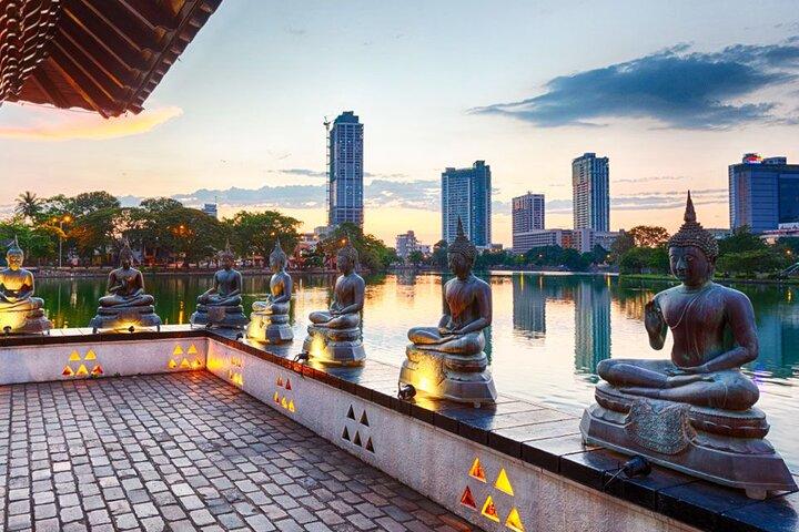 Colombo Night City Tour with Private Street Food Experience