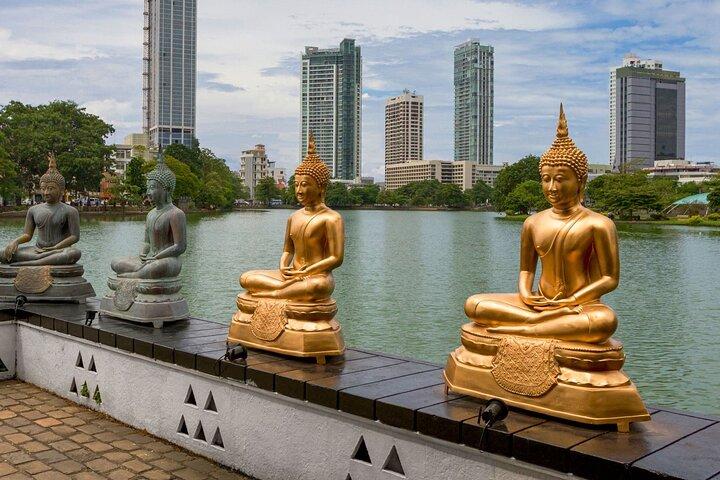 Colombo Night City Tour with Private Street Food Experience