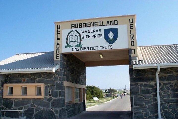 Robben Island and Prison Guided Tour with Ferry Ticket