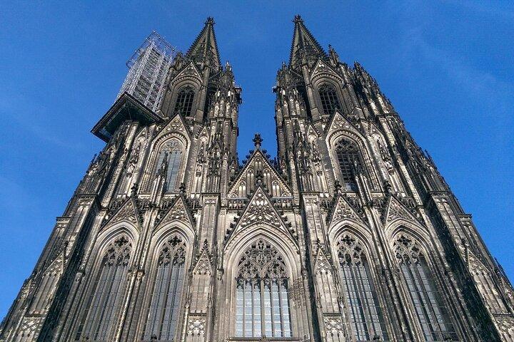 Cologne Cathedral tour audio guide with mobile phone