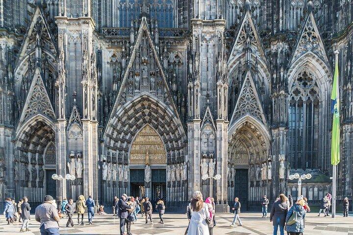 Cologne Cathedral tour audio guide with mobile phone