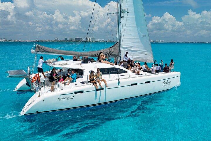 Cancun Catamaran Cruise to Isla Mujeres with Snorkeling & Lunch