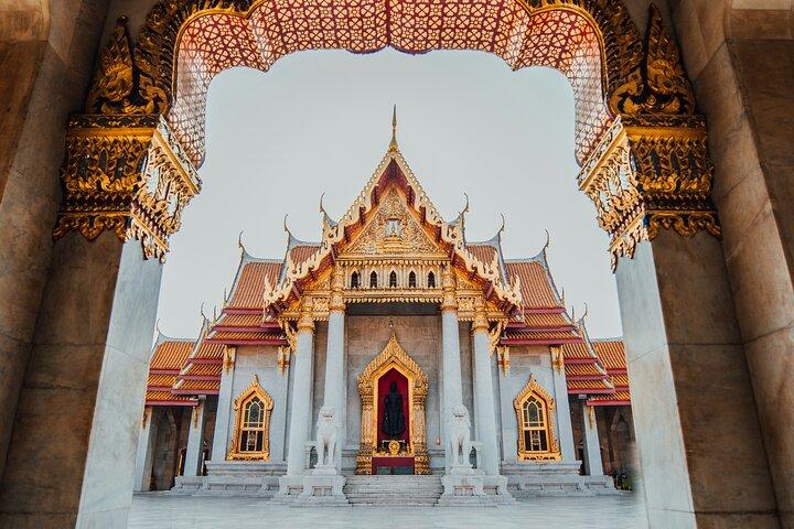 Bangkok City and Temple Tours with Gems Gallery