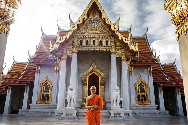 Bangkok City and Temple Tours with Gems Gallery