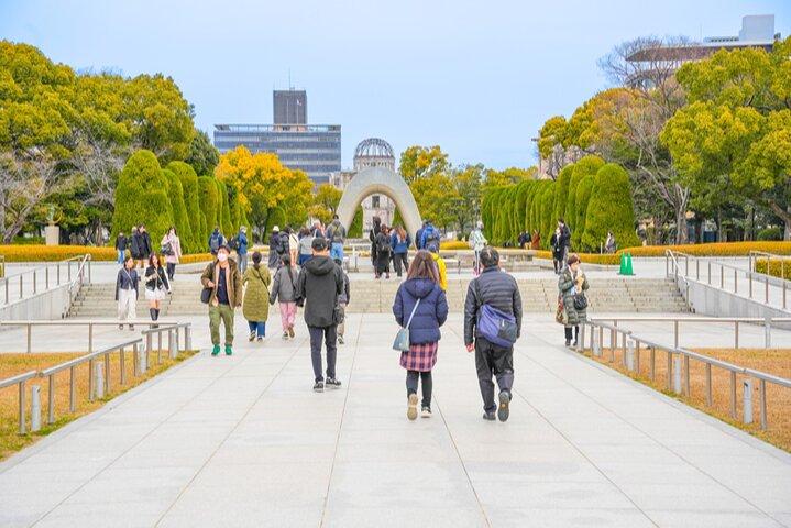 Hiroshima and Miyajima Day Trip with Itsukushima Shrine & Ferry