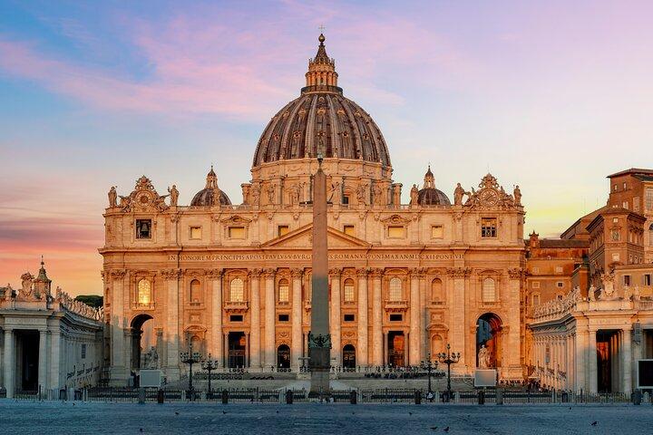 St. Peter's Basilica Reserved Entrance Tour + Castel Sant’Angelo