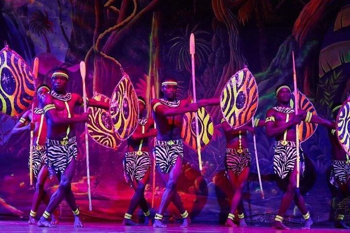 Explore Museum of Illusion and Safari Park Hotel Dinner