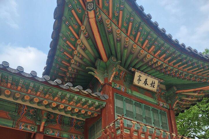 Walking Tour to Changdeokgung Palace with Korean dress Hanbok