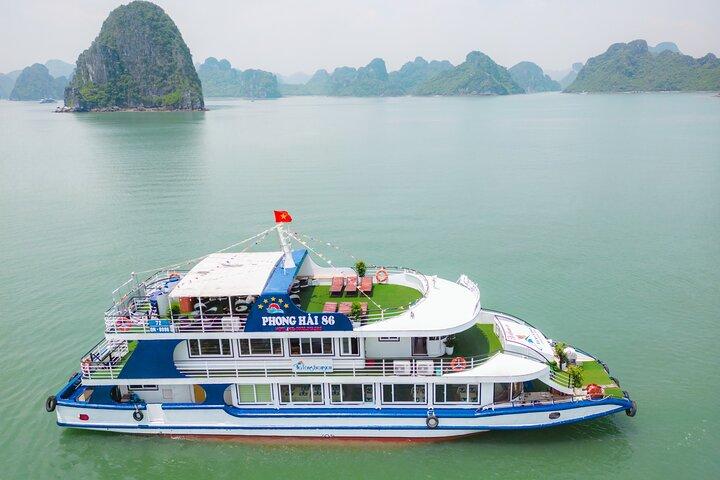 Halong Deluxe Cruise Day Tour with Local Lunch from Hanoi